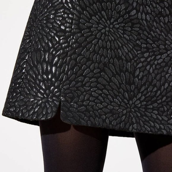 LOFT New Black Shimmer Jacquard Floral Embossed Metallic Shift Skirt Size 2P - Picture 3 of 3
